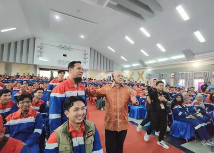 Mario Teguh Motivasi Ratusan Pegawai Pertamina Kilang Internasional Dumai