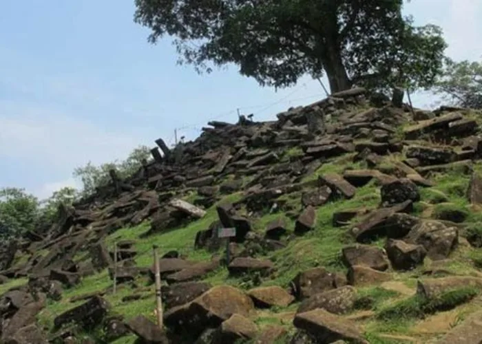 Letaknya di Cianjur Tapi Bernama Gunung Padang, Simak Penjelasannya!