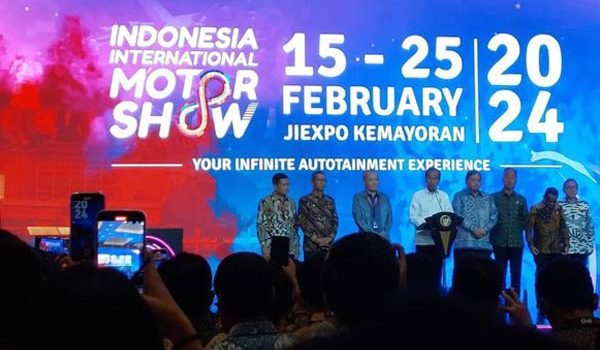 Jokowi Buka Pameran Otomotif IIMS 2024