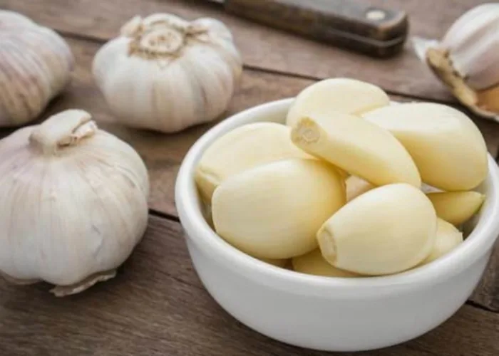 Kenali 4 Manfaat Rendaman Bawang Putih dan Madu bagi Kesehatan