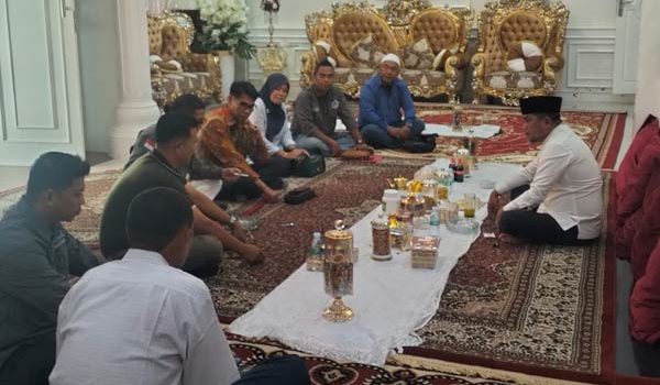 Ketika Teh Kelor Hangatkan Pertemuan Bupati Zukri dan Pengurus PJS