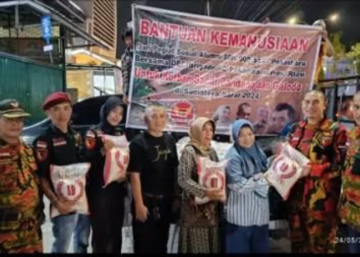 Alumni SDN 005 Pekanbaru dan Brigade 08 Riau Bagikan Bantuan Bencana Sumbar