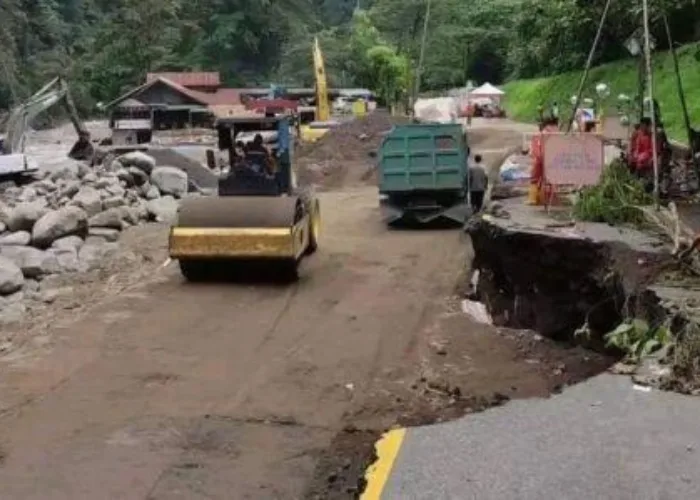 Jalan Padang-Pekanbaru di Lembah Anai Diperkirakan Bisa Dilewati 21 Juni 2024