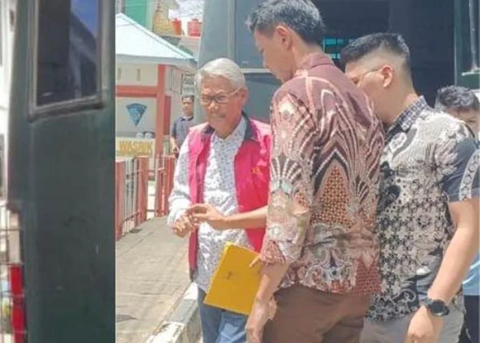 Mantan Bupati Kuansing Sukarmis Ditahan
