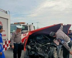 3 Penumpang Mobilio Tewas Usai Hantam Truk di Tol Pekanbaru-Dumai, Terindikasi Positif Narkoba