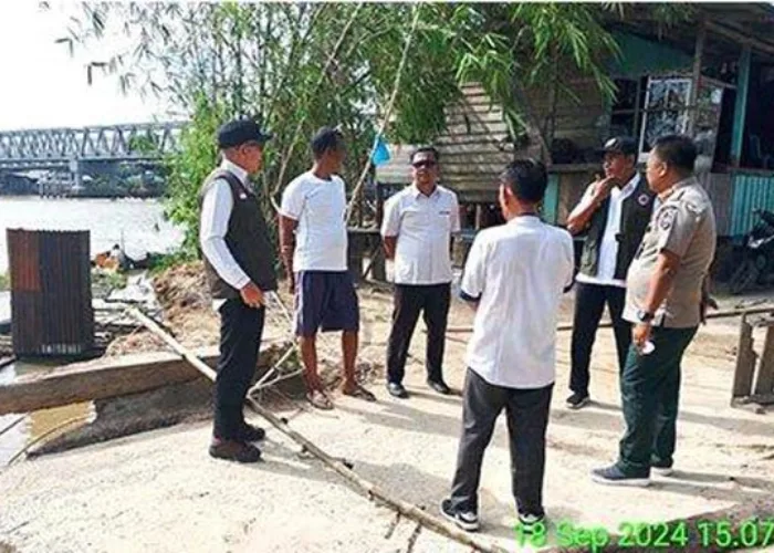 Dampak Abrasi Sungai Kampar, Akses Jalan Hancur, 7 Rumah Warga Rusak