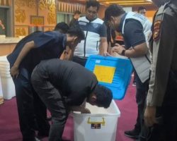 Sekretariat DPRD Riau Digeledah, Polisi Sita 25 Box Dokumen dan Laptop