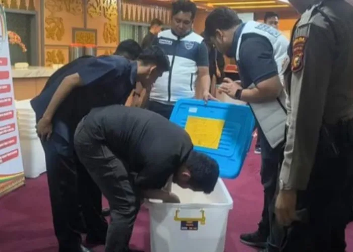 Sekretariat DPRD Riau Digeledah, Polisi Sita 25 Box Dokumen dan Laptop