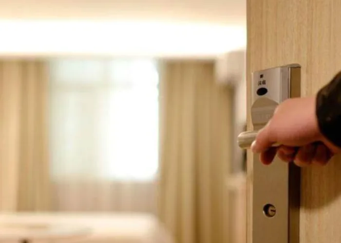 Pejabat Pemkab Siak Bersama Wanita Tanpa Busana Digerebek Istri di Kamar Hotel