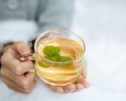 Bolehkah Minum Air Rebusan Daun Salam Setiap Hari, Simak Penjelasannya!