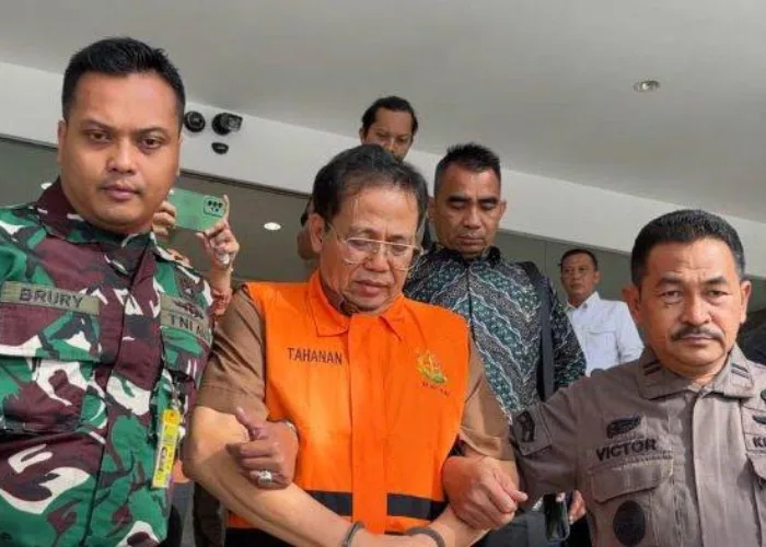 Mantan Ketua PMI Riau Syahril Abu Bakar Ditahan