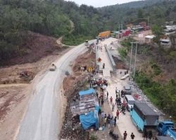 Jalan Lintas Riau-Sumbar di XIII Koto Kampar Masih Buka Tutup