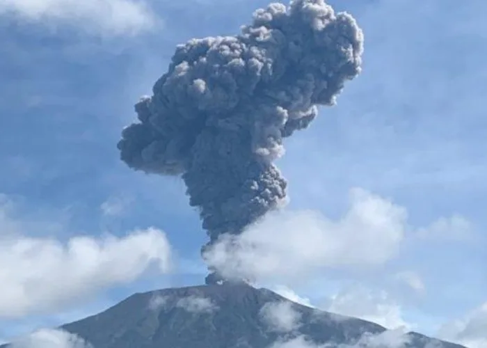 Gunung Marapi Dua Kali Erupsi, Tinggi Abu Capai 1.000 Meter
