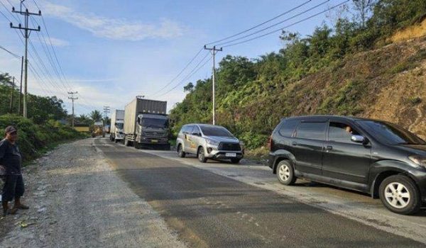 Jalan Lintas Riau-Sumbar Tanjung Alai KM 106-107 Kembali Normal