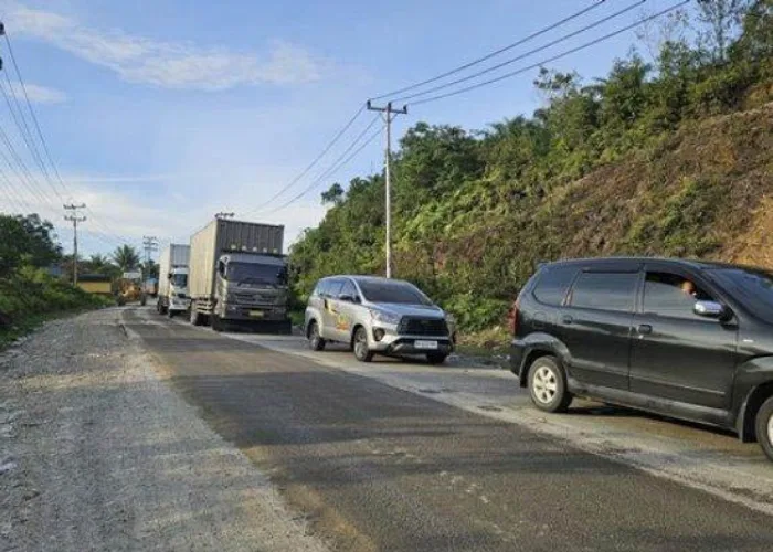 Jalan Lintas Riau-Sumbar Tanjung Alai KM 106-107 Kembali Normal
