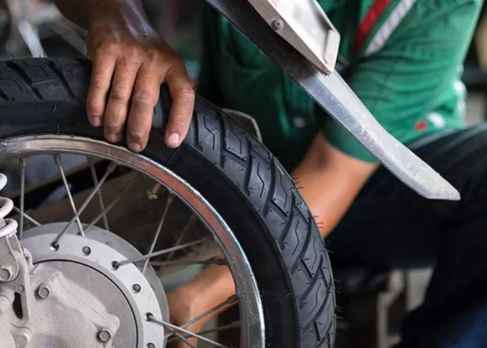Kenali 6 Penyebab Ban Motor Tubeless Kempis