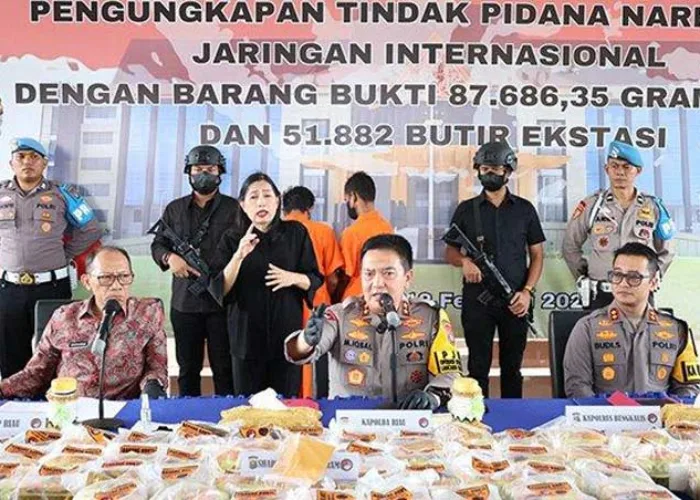 Dua Kurir Pembawa 87,6 Kg Sabu dan 51.882 Butir Ekstasi Ditangkap