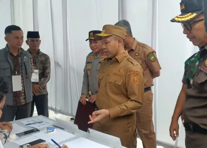 Saat Gubri Kunjungi TPS RS Siak, Tim Gakkumdu Temukan APK Paslon 03 di Lokasi PSU