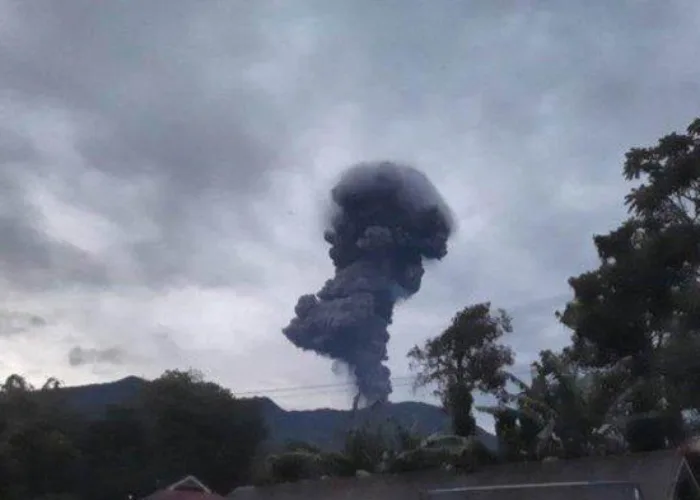 Gunung Marapi Sumbar Kembali Erupsi, Abu Vulkanik Capai 500 Meter