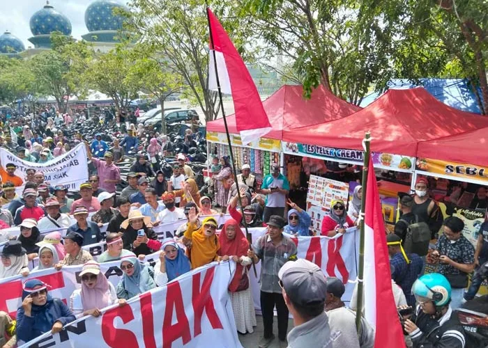 Ribuan Warga Demo Tuntut Penuntasan Polemik Pilkada Siak