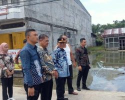 Bupati Bistamam Tinjau Perbaikan Jalan Rusak di Bagan Siapiapi