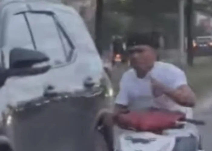 Polisi Buru Pria Pemukul Mobil Warga di Jalan Soekarno Hatta Pekanbaru