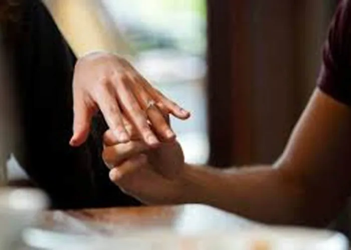 Kepergok Istri Berduaan dengan Staf di Rumah, Camat di Padang Kini Dinonaktifkan