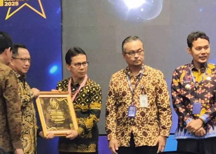 Kota Padang Terbaik Pertama di Sumatera Dalam Penerapan Standar Pelayanan Minimal