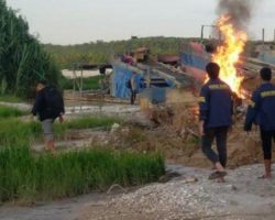 Polisi Gerebek Dua Lokasi PETI, Sembilan Rakit Penambang Dimusnahkan