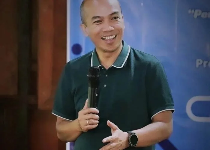 Rektor UIR Admiral Terima Penghargaan JMSI Riau di Kuansing