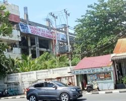 Pembangunan Gedung Kebudayaan Sumbar Bernilai Ratusan Miliar Mangkrak, Seniman Protes Lewat Spanduk Raksasa