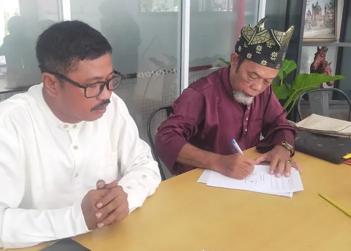Soroti Legitimasi LAMR, Gubernur Wahid Disarankan Kembalikan Sementara Gelar Adat