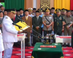 Lantik Afni-Syamsurizal Sebagai Bupati dan Wabup Siak, Gubri: Rangkul Semua Pihak