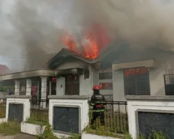Studio Foto di Ulak Karang Padang Terbakar, Kerugian Capai Rp500 Juta
