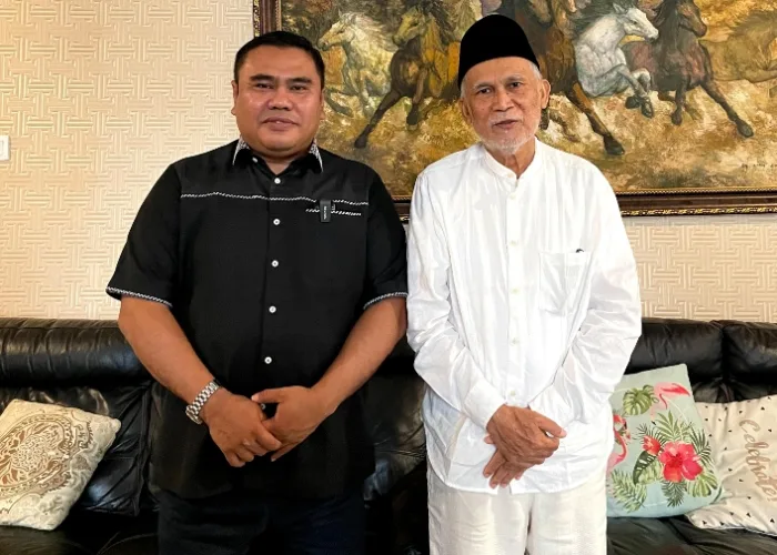 Momen Penuh Bahagia, Rico Alviano Sambut Hangat Kunjungan Ayahanda Guru Drs. H. Syaikh Asrul Bakar di Kediamannya