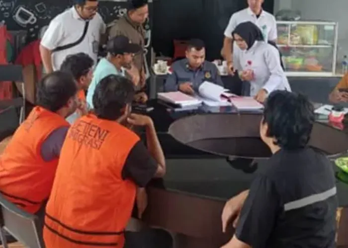 Imigrasi Batam Pulangkan 18 WNA Tanpa Paspor