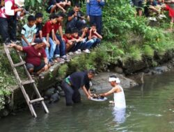 Prosesi Maambiak Tanah Awali Rangkaian Hoyak Tabuik Piaman 2025