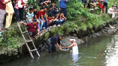 Prosesi Maambiak Tanah Awali Rangkaian Hoyak Tabuik Piaman 2025