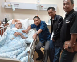 Beri Dukungan dan Semangat, Ketua PJS Riau Jenguk Wartawan Senior Oberlin Marbun