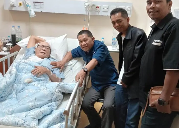 Beri Dukungan dan Semangat, Ketua PJS Riau Jenguk Wartawan Senior Oberlin Marbun