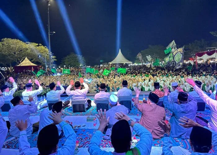 Ketika Ulama, Santri dan Ribuan Masyarakat Siak Sholawat Bersama Menyambut Pemimpin Baru