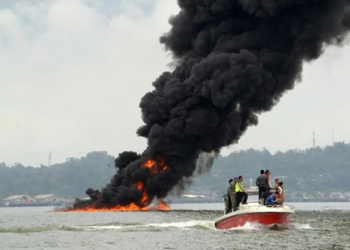 Kapal Tanker Terbakar di Batam, 4 Pekerja Tewas dan 5 Luka