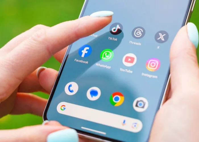 Kenapa Sih Scroll TikTok Berjam-jam Bisa, Giliran Baca Artikel Cepat Bosan
