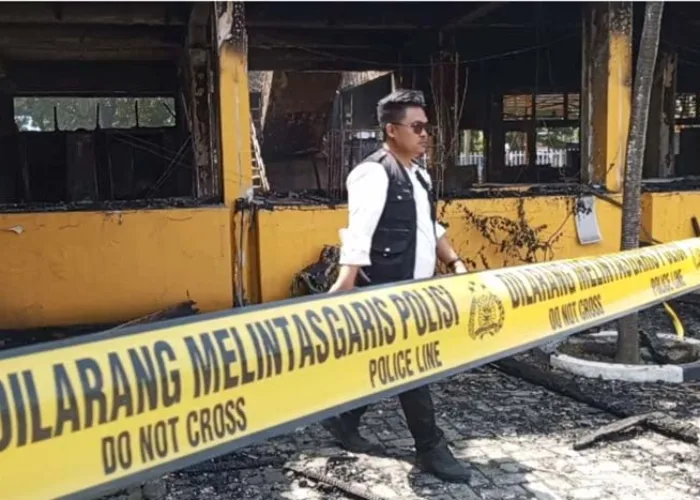 Selidiki Penyebab Kebakaran Kantor Disnaker Riau, Polda Riau Turunkan Tim Labfor