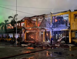 Kantor Disnakertrans Riau Hangus Terbakar