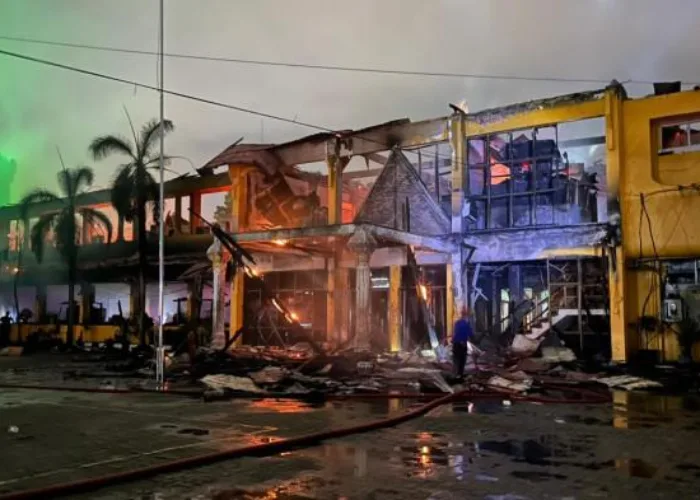 Kantor Disnakertrans Riau Hangus Terbakar