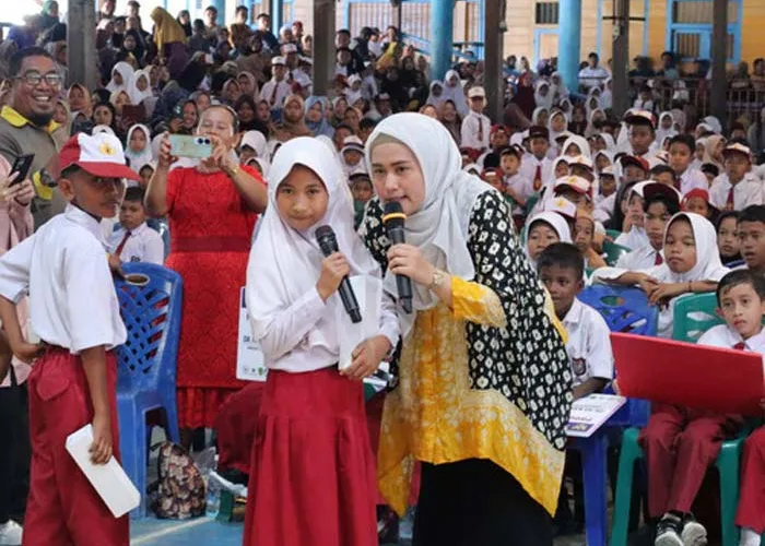 Salurkan 12.000 Beasiswa PIP di Rokan Hilir, Karmila Sari: Manfaatkan Dengan Baik