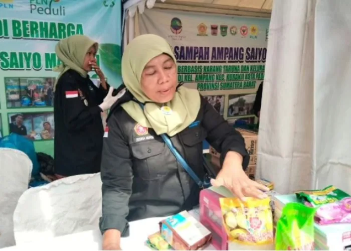 Ketika Bank Sampah Ampang Saiyo Mandiri Kota Padang Ubah Sampah Jadi Sembako