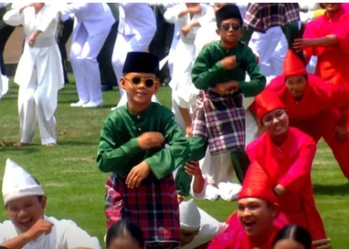 Aura Farming Pacu Jalur Menggoyang Istana Negara