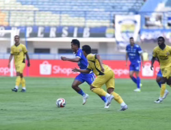 Persib Bandung Bungkam Semen Padang 2-0